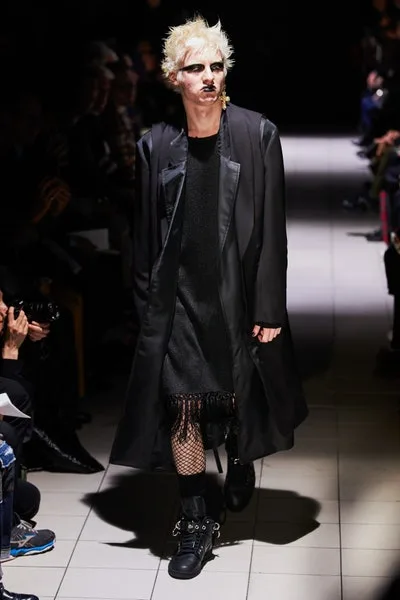 コムデギャルソンオムプリュス 2019秋冬 LOOK 16