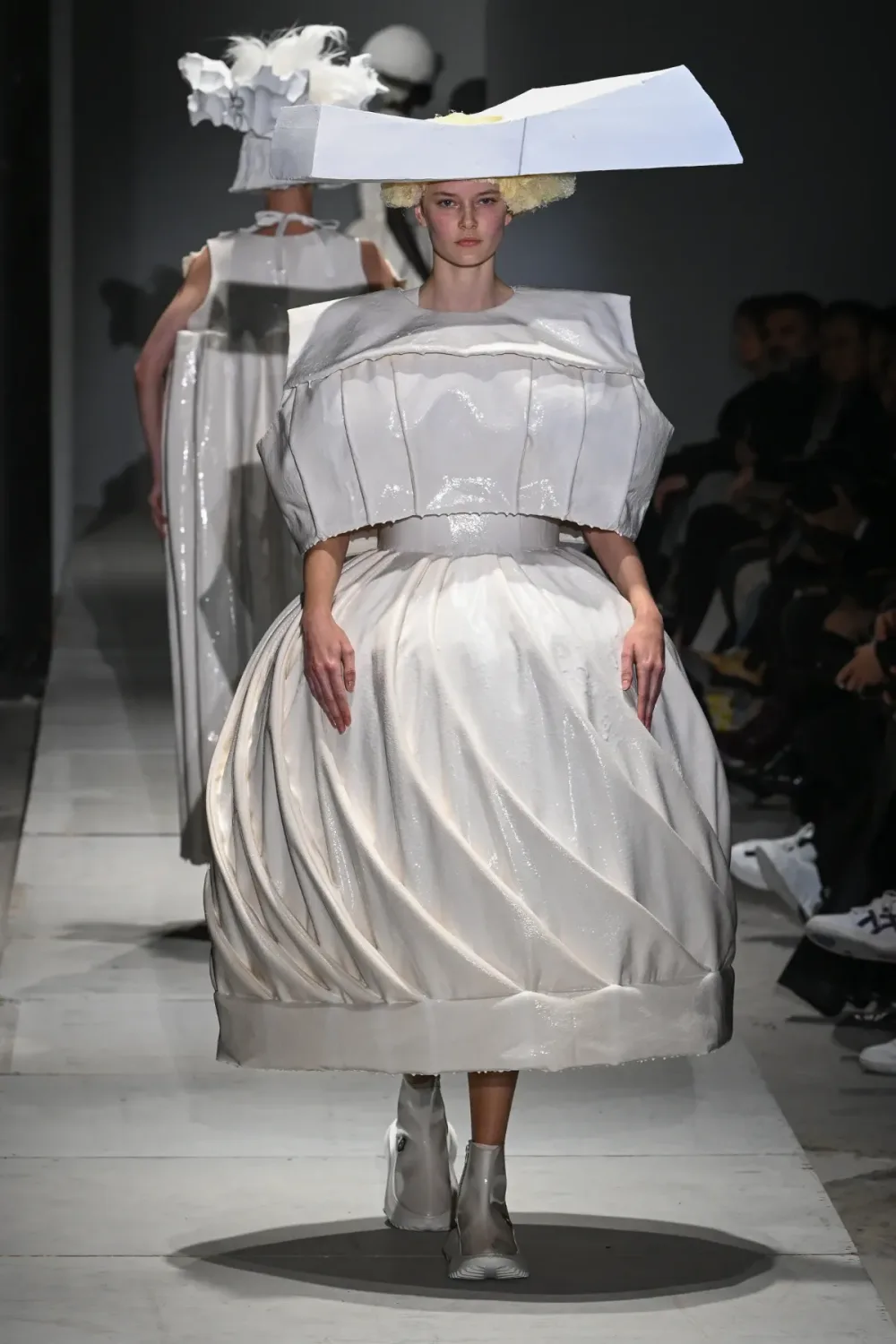 コムデギャルソン 2025年春夏 LOOK 3