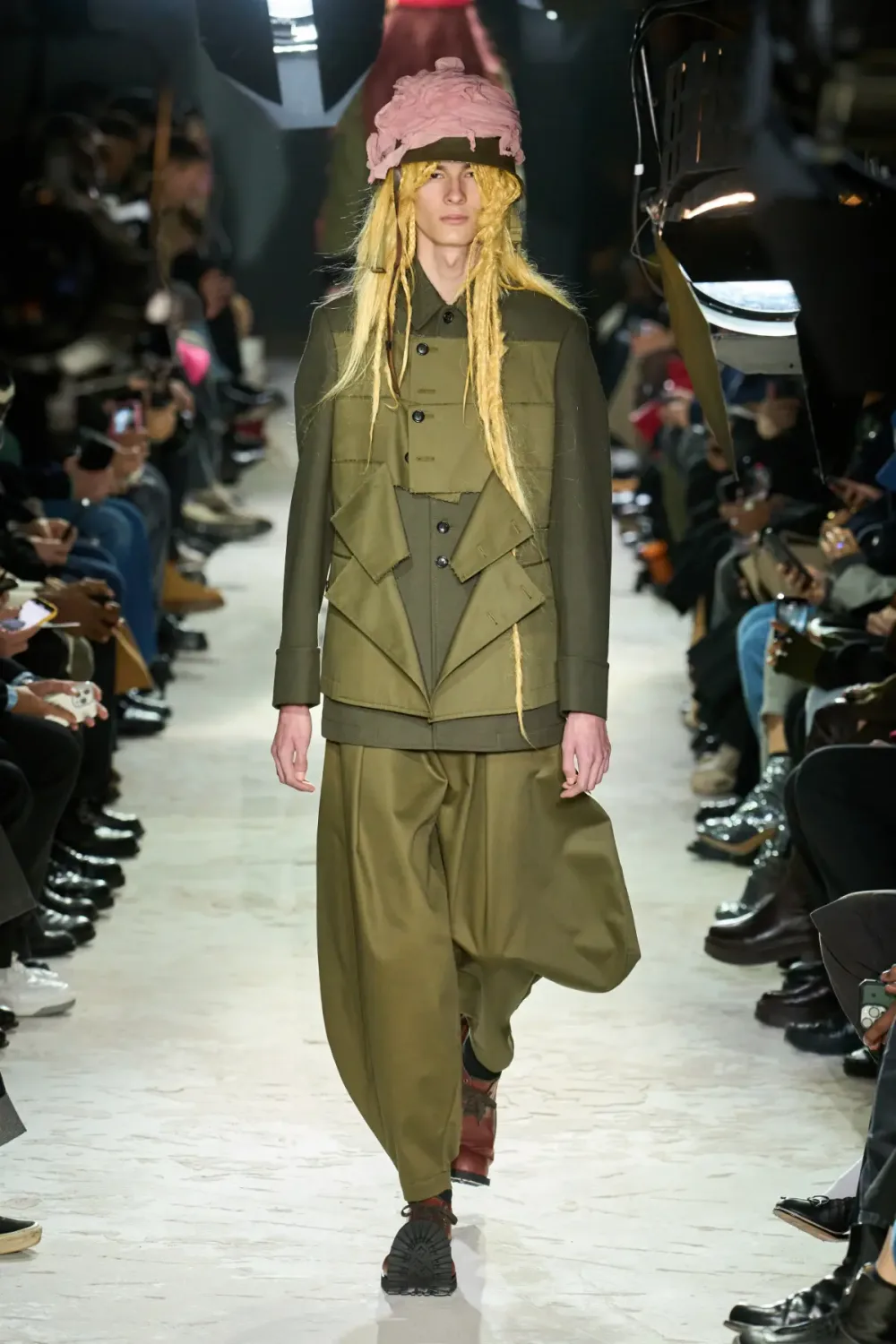 コムデギャルソンオムプリュス 2025年秋冬 LOOK 8