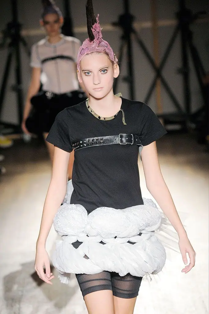 タオ 2010年春夏 LOOK 2