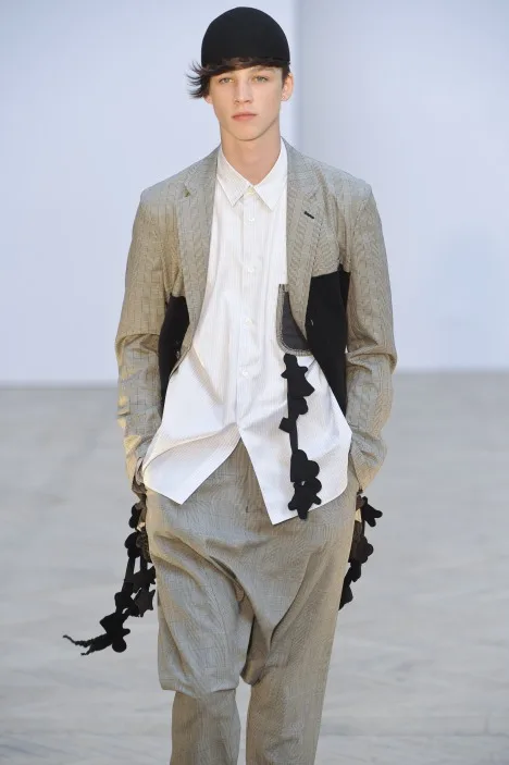 コムデギャルソンオムプリュス 2010春夏 LOOK 10 / VIEW 2