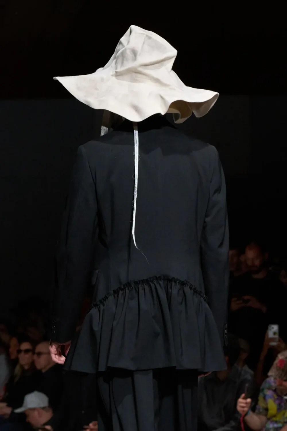 コムデギャルソンオムプリュス 2027年春夏 LOOK 19 / VIEW 3