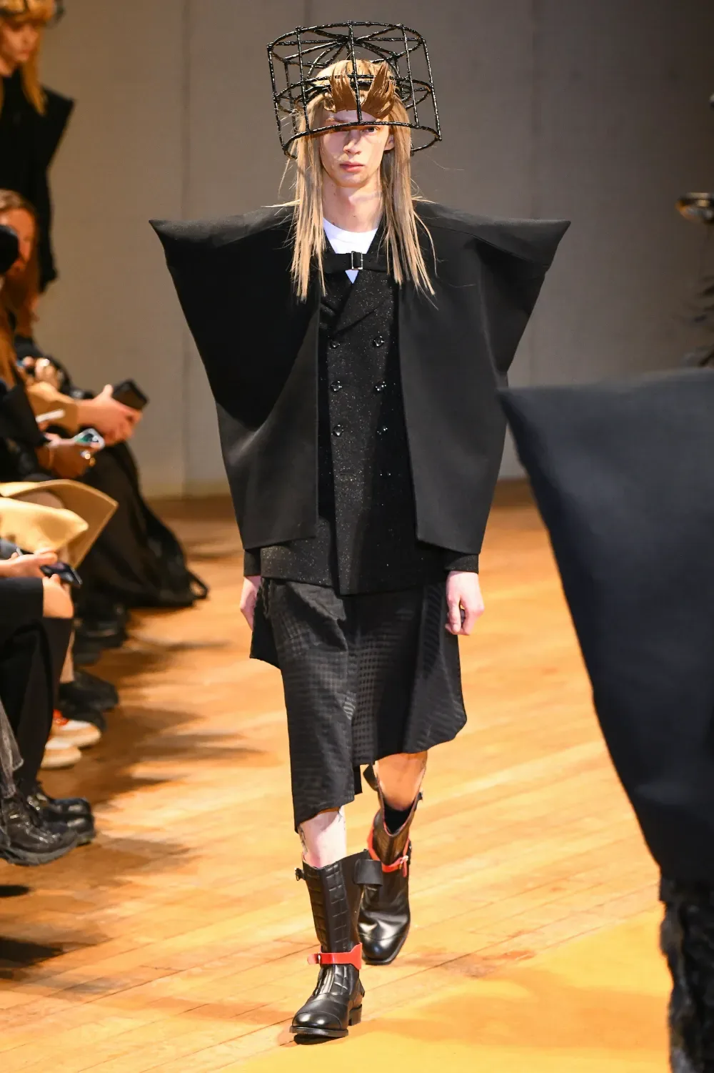 コムデギャルソンオムプリュス 2023年秋冬 LOOK 2
