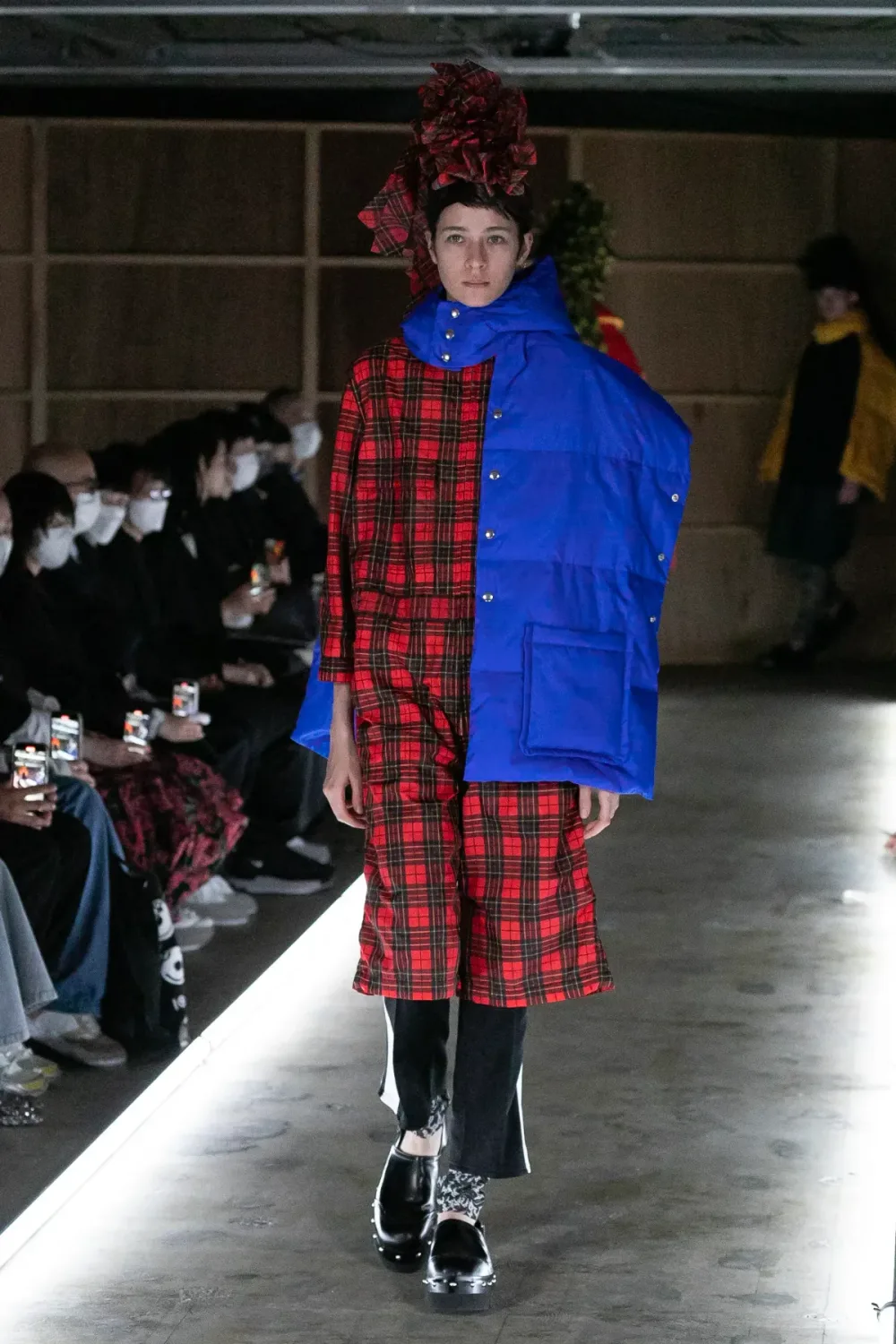 タオ 2023年秋冬 LOOK 2