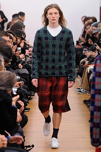 コムデギャルソンシャツ 2010秋冬 LOOK 2