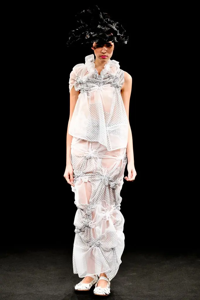 タオ 2011年春夏 LOOK 4