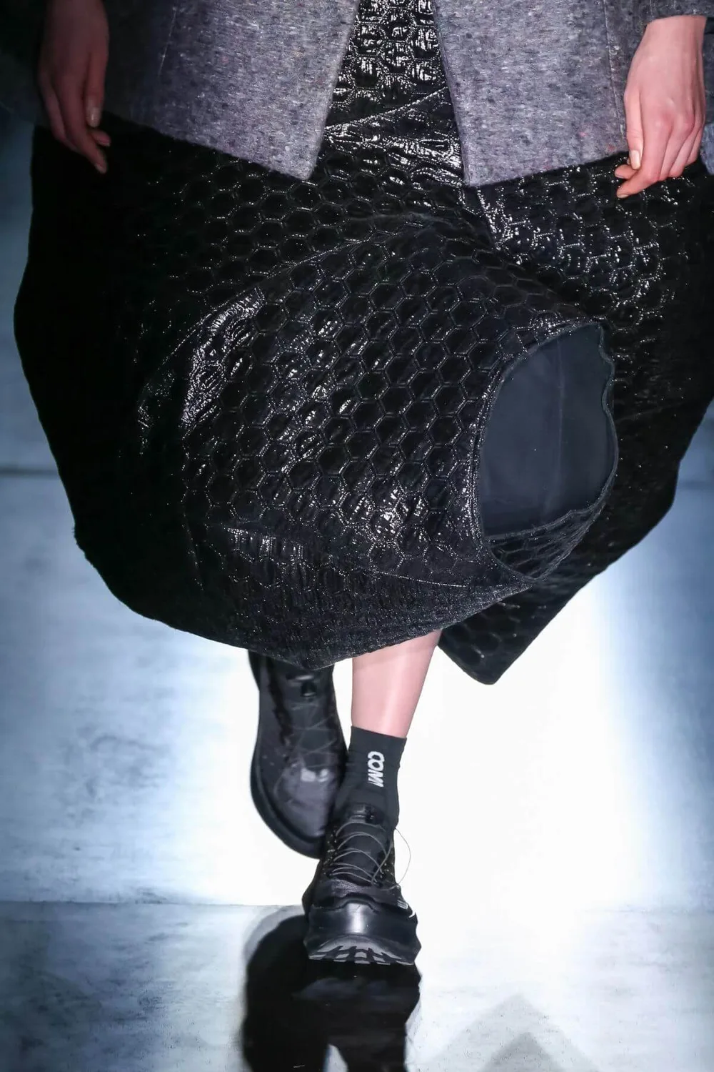 コムデギャルソン 2022年秋冬 LOOK 6 / VIEW 3