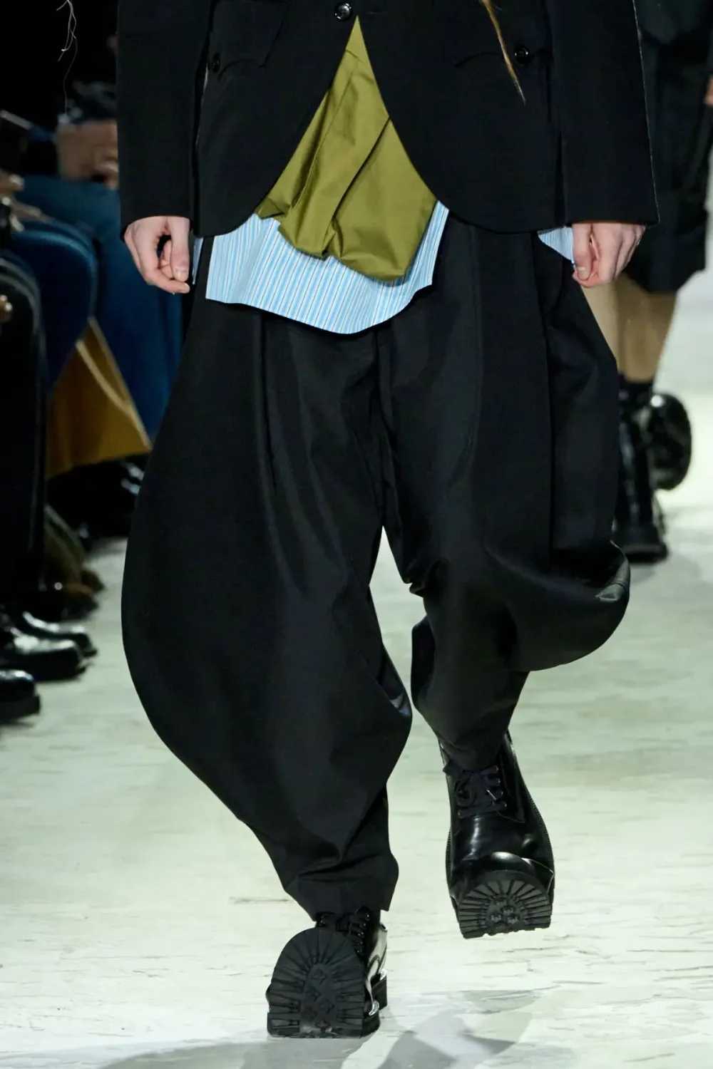 コムデギャルソンオムプリュス 2025年秋冬 LOOK 16 / VIEW 4