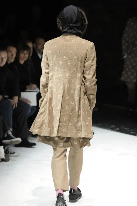 コムデギャルソンオムプリュス 2010秋冬 LOOK 8 / VIEW 4