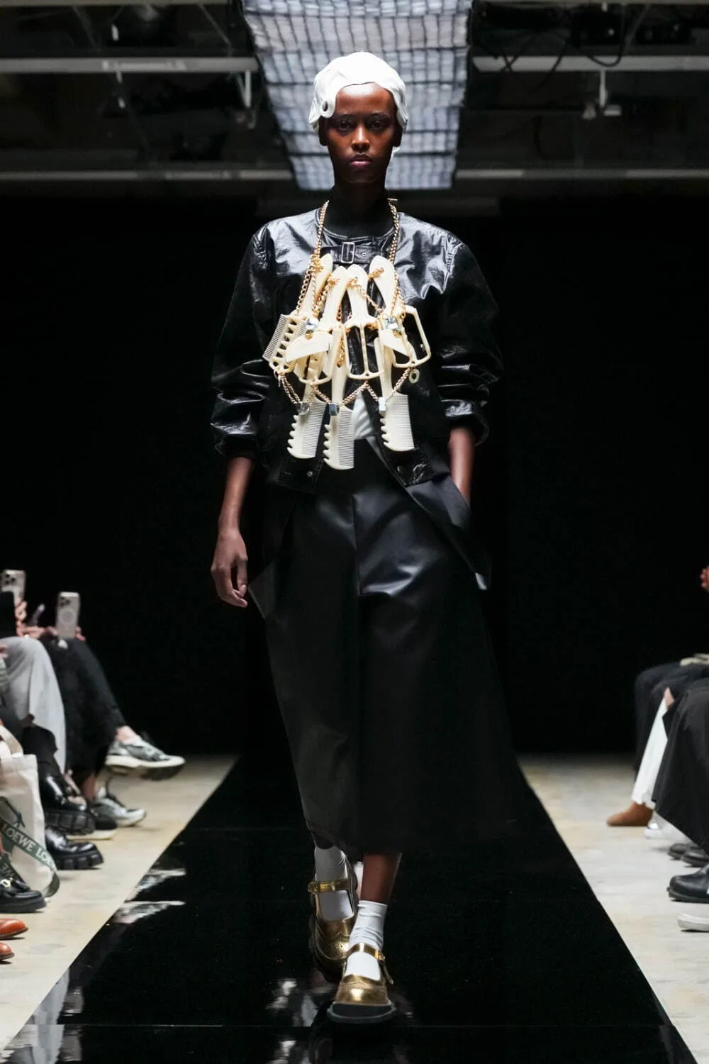 タオ 2025年秋冬 LOOK 28