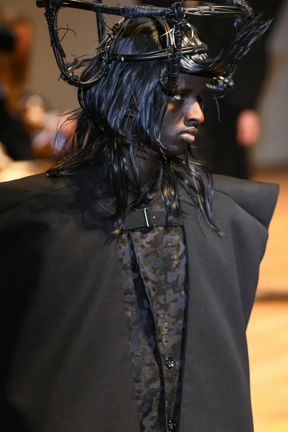 コムデギャルソンオムプリュス 2023年秋冬 LOOK 1 / VIEW 2