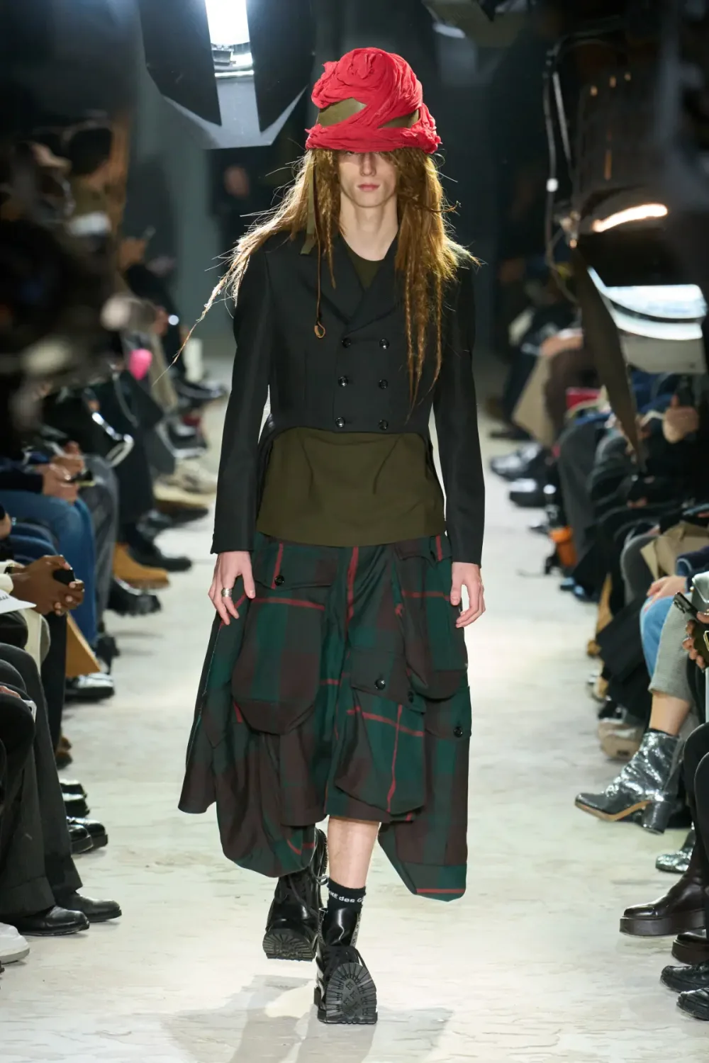 コムデギャルソンオムプリュス 2025年秋冬 LOOK 28