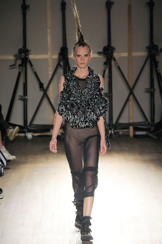 タオ 2010年春夏 LOOK 33