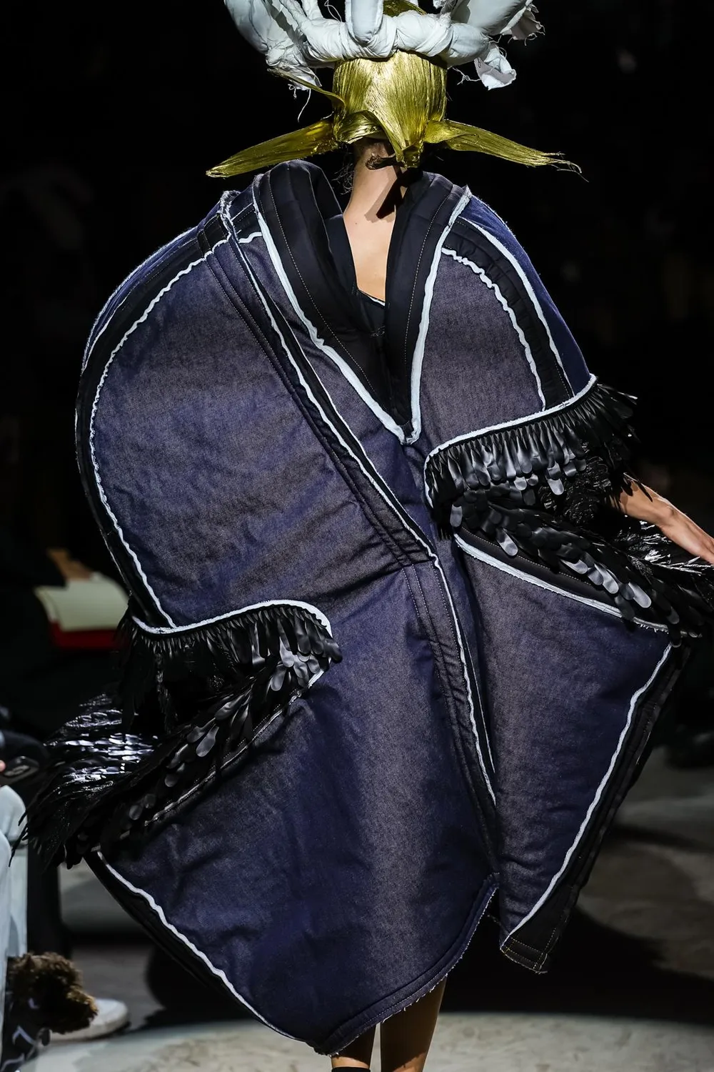 コムデギャルソン 2027年春夏 LOOK 3 / VIEW 6