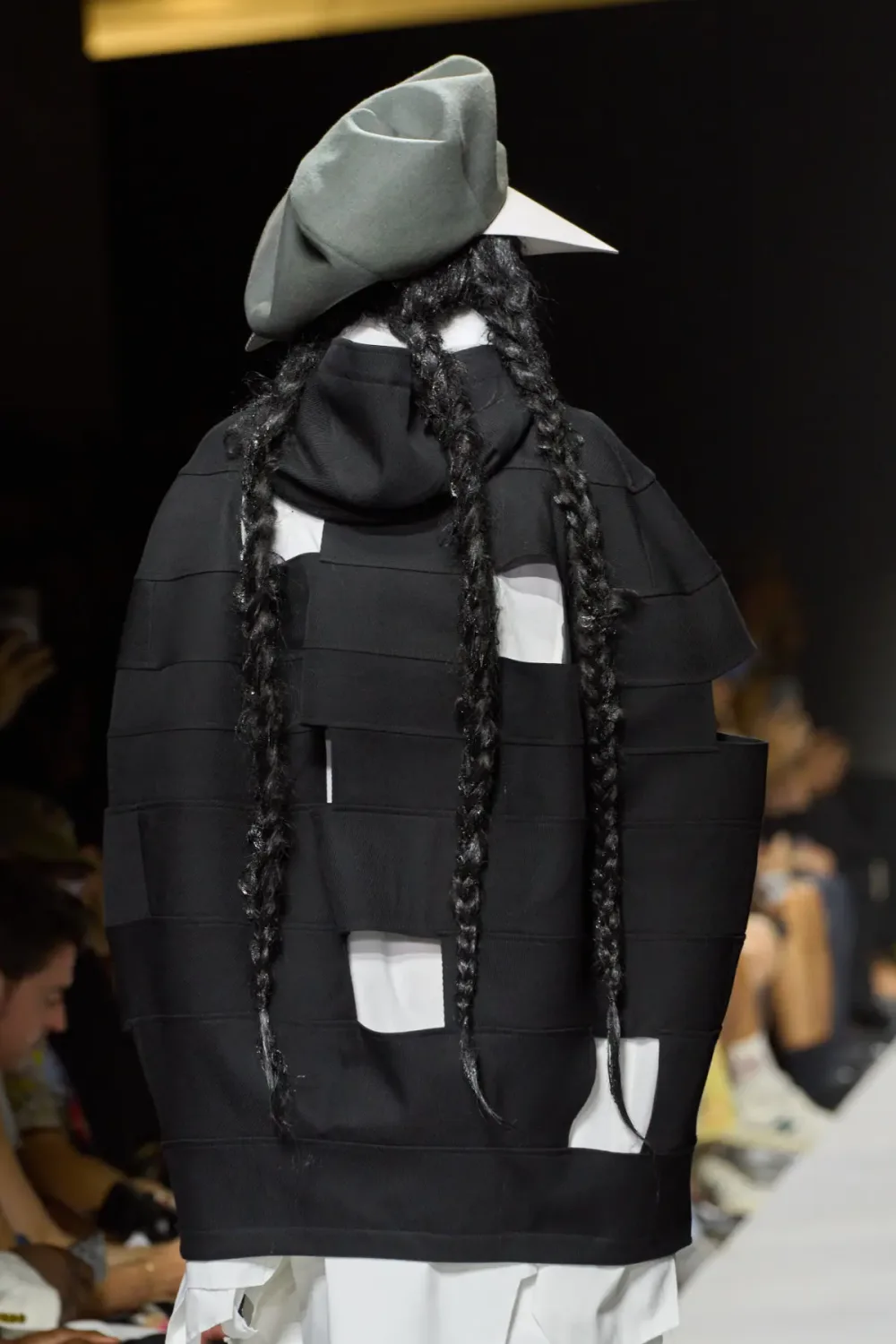コムデギャルソンオムプリュス 2026年春夏 LOOK 16 / VIEW 4
