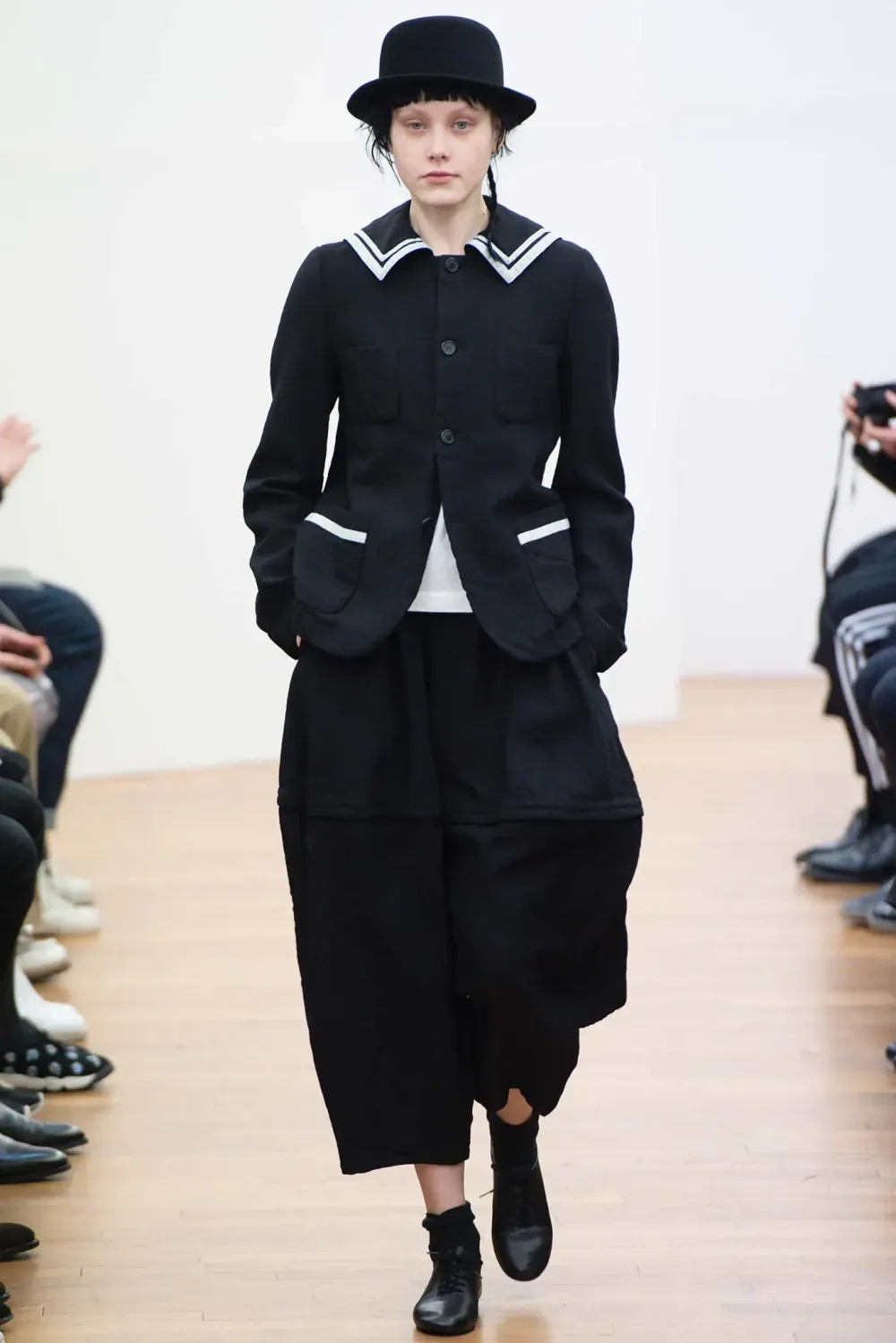 COMME des GARÇONS COMME des GARÇONS 2015年秋冬コレクション LOOK 1