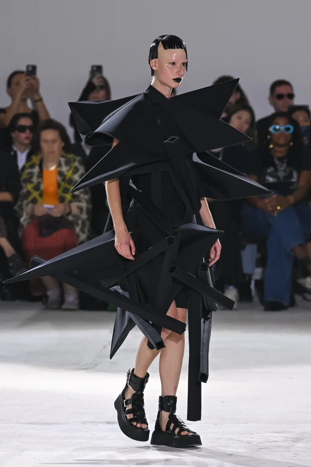 JUNYA WATANABE 2024 SSの同シーズン掲載写真。