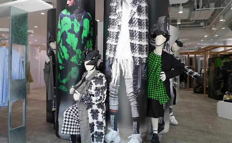 ハイヒールを使った「CDG HOMME PLUS × Willy Cole」インスタレーション