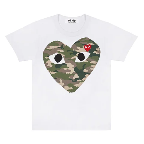 プレイ 半袖Tシャツ 迷彩の大きなハート（ホワイト）