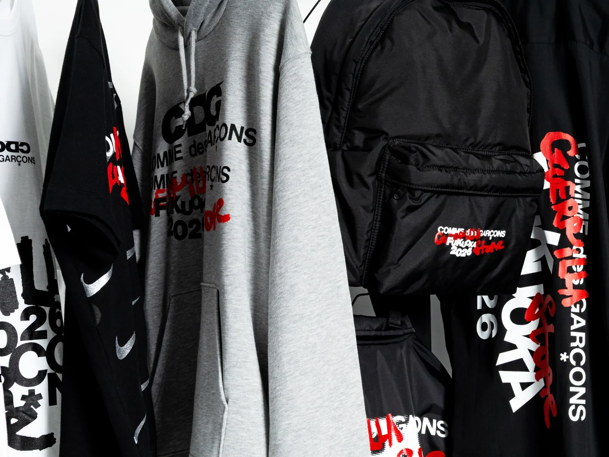 「GUERRILLA Store FUKUOKA 2026」の文字が入ったスウェットやバッグ