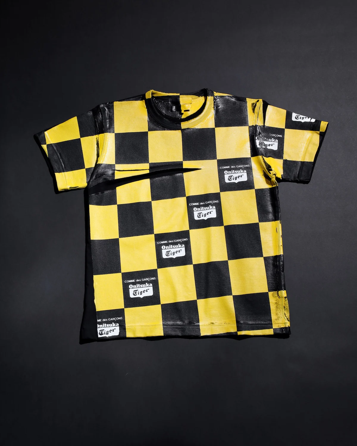 半袖Tシャツ 19,800円・27,500円（2型のうち1型）