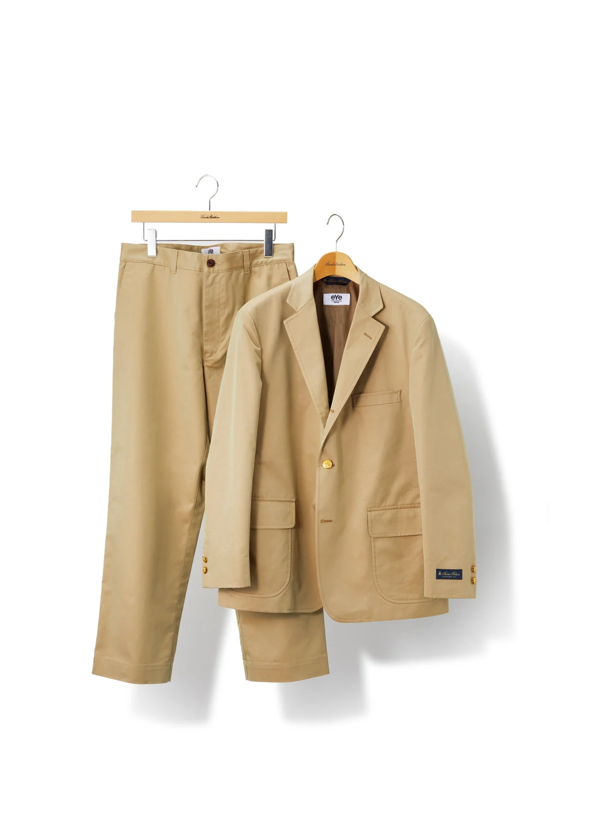 ブレザー 140,800円・パンツ 71,500円