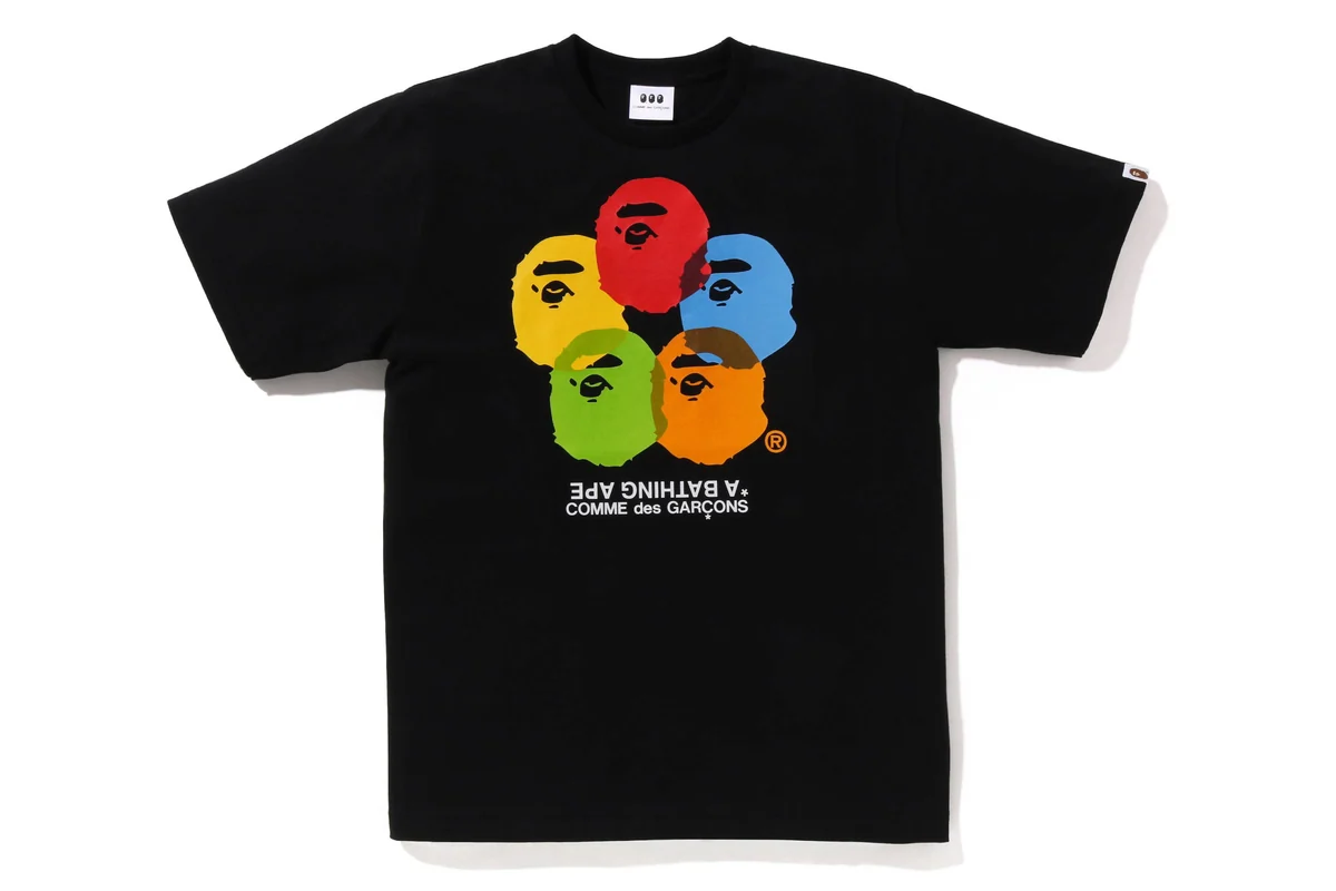 5色のAPE HEADを重ねたTシャツ ブラック
