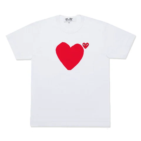 プレイ 半袖Tシャツ 目のない赤い大きなハート（ホワイト）
