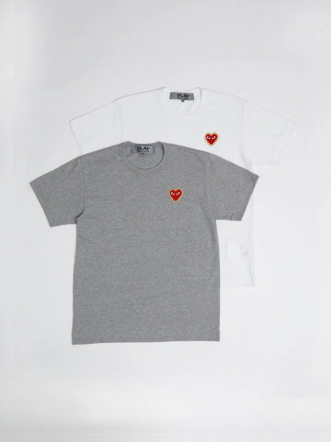 ホワイトとグレーのTシャツ（スタッズをすき間なく並べたもの）