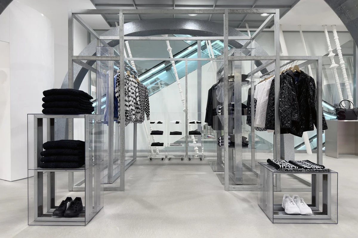 DOVER STREET MARKET GINZAのCOMME des GARÇONS SHIRTの売り場（4F）