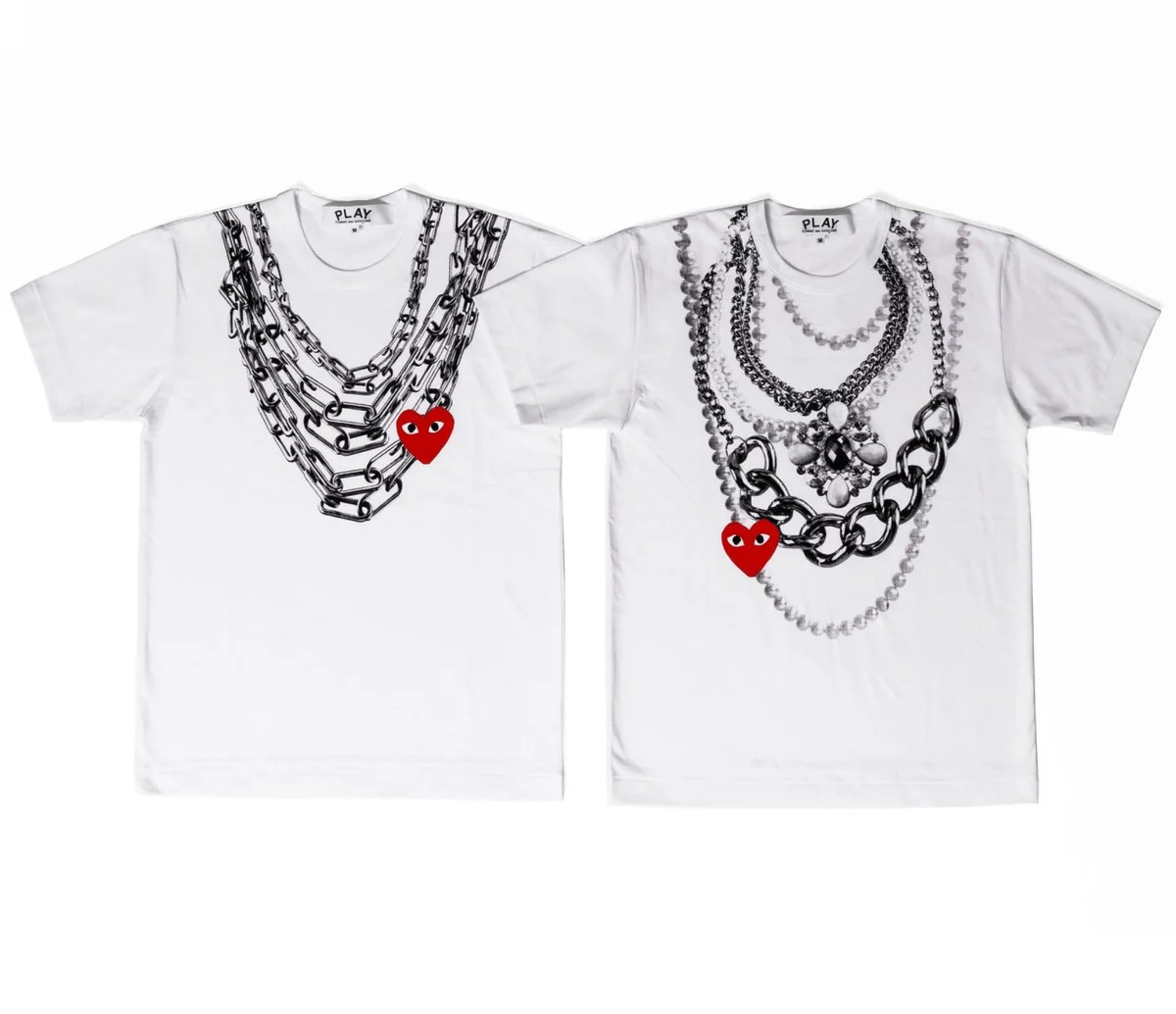 左：チェーンプリント Tシャツ 13,200円　右：ネックレスプリント Tシャツ 13,200円