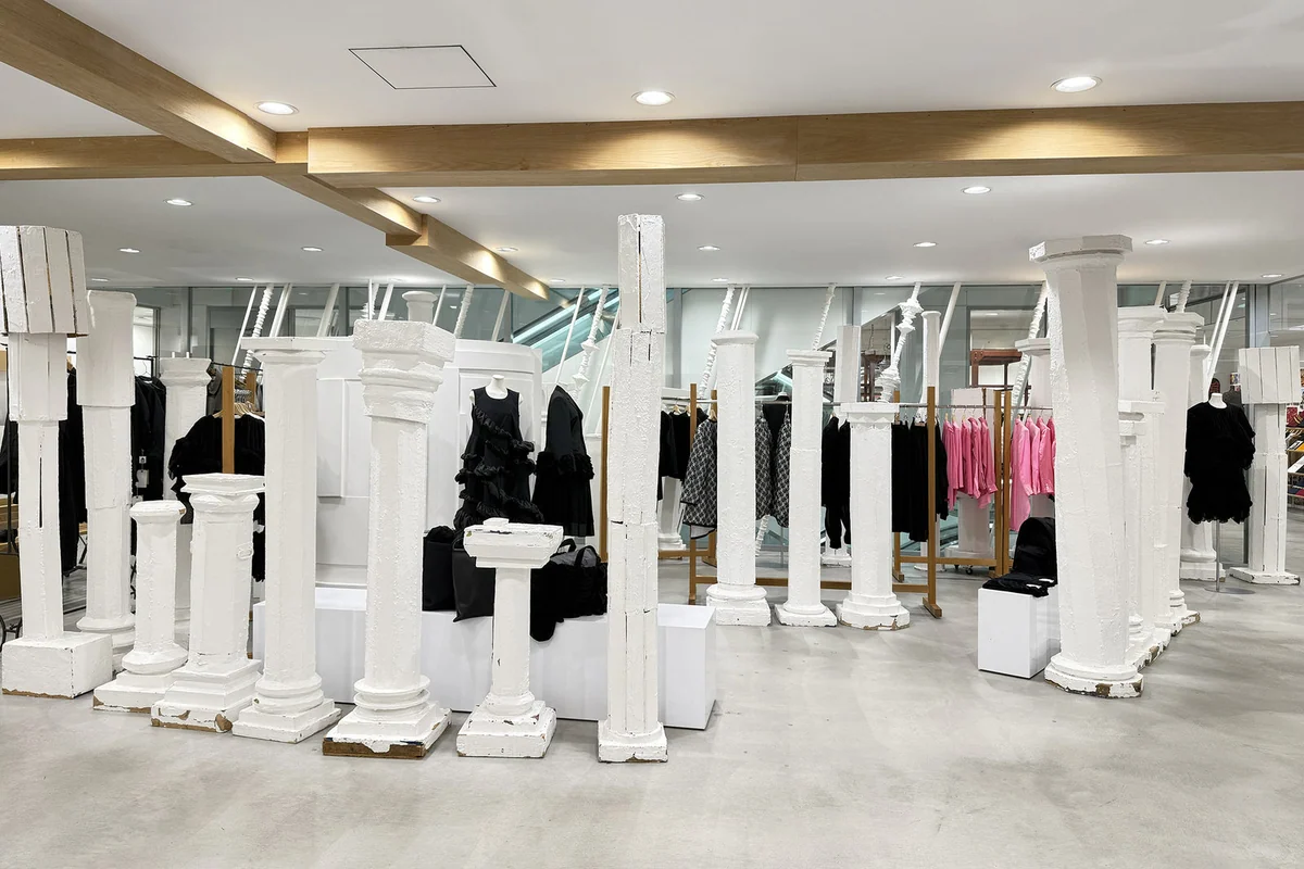 DOVER STREET MARKET GINZAのCOMME des GARÇONSの売り場（5F）
