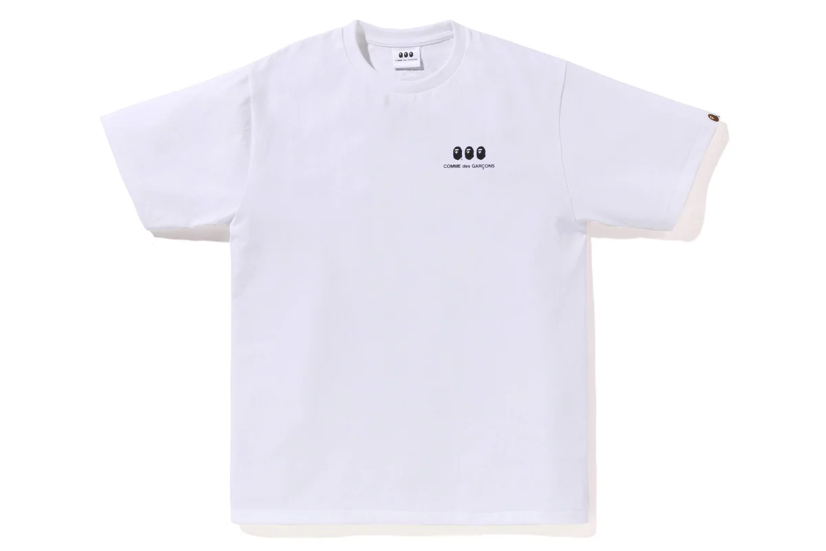 胸にロゴを入れたTシャツ ホワイト
