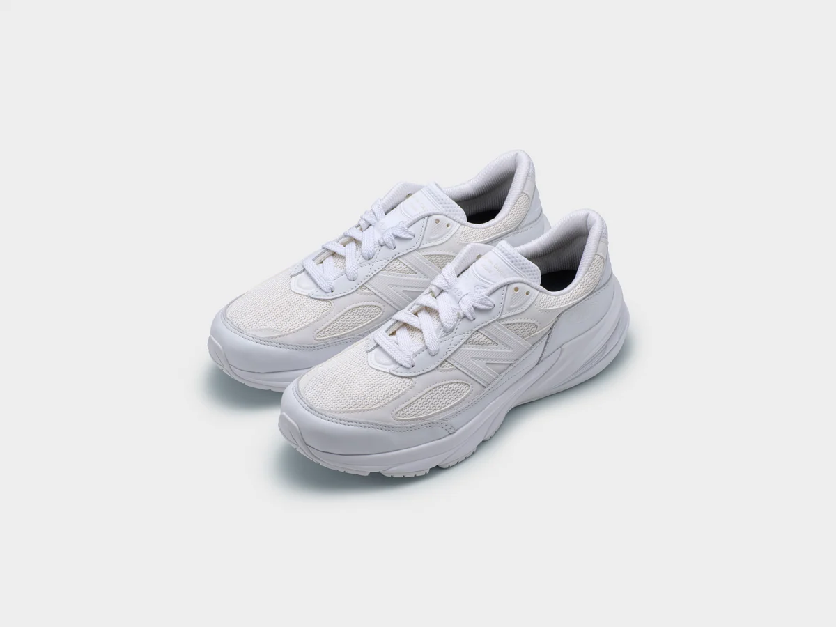 ホワイト 75,900円