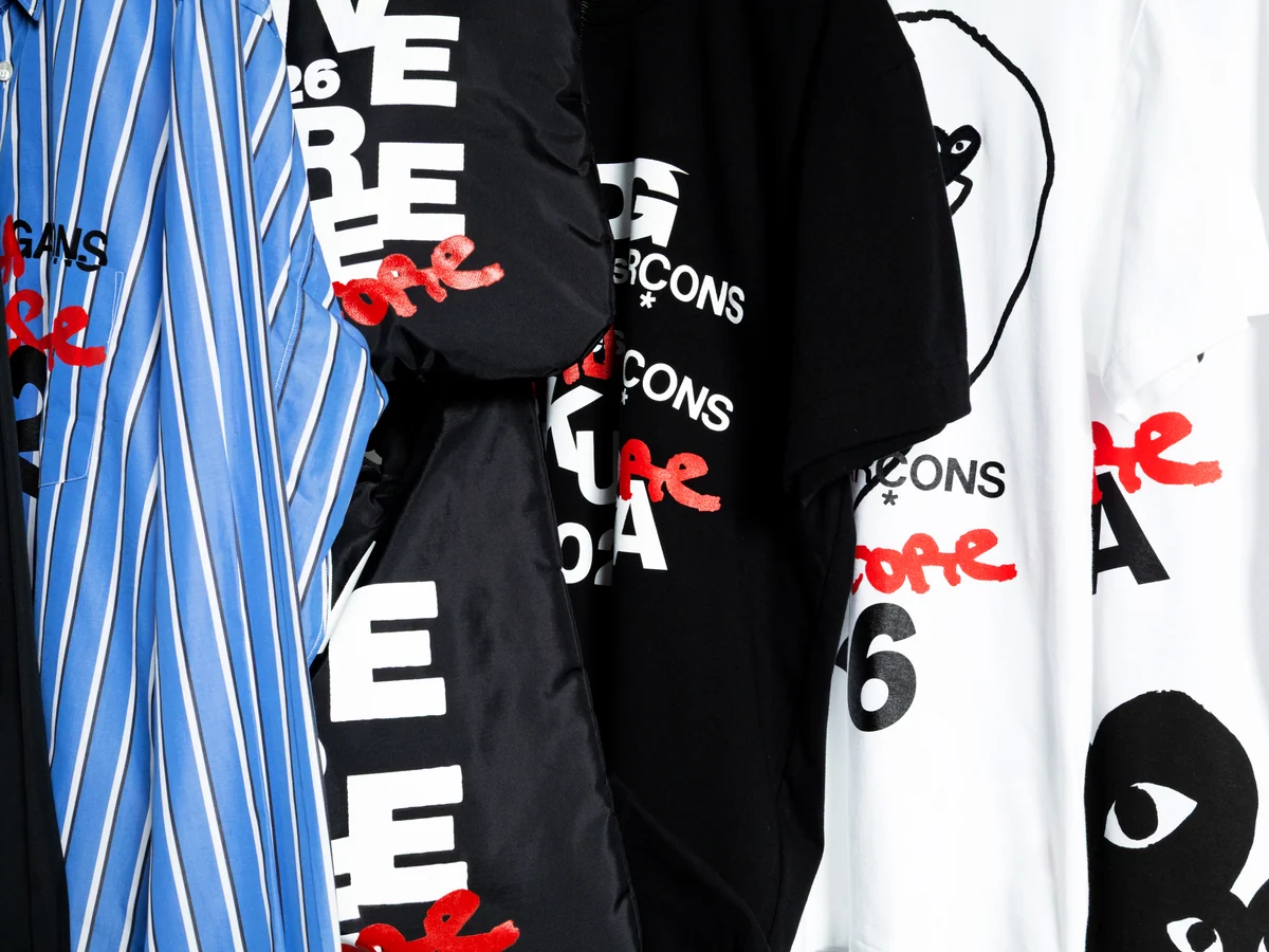 「GUERRILLA Store FUKUOKA 2026」の文字が入ったシャツやTシャツ