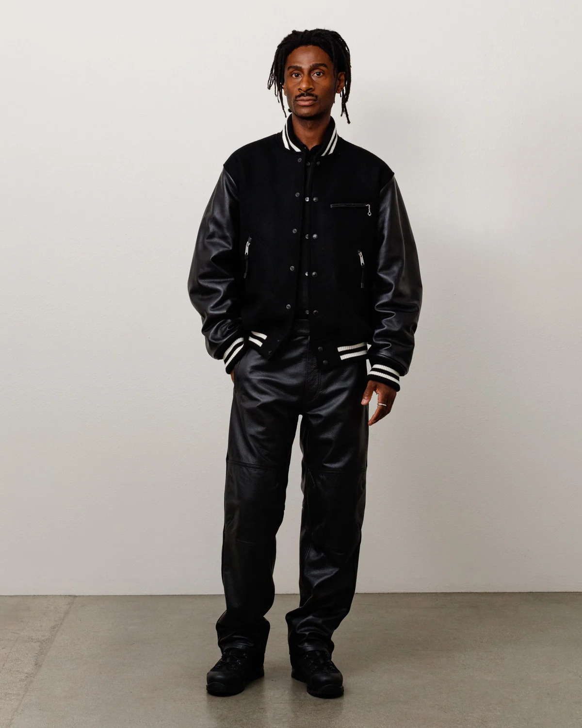 ステューシー公式サイトに掲載された、eYe JUNYA WATANABE MANとのコラボレーションのヴァーシティジャケットです。