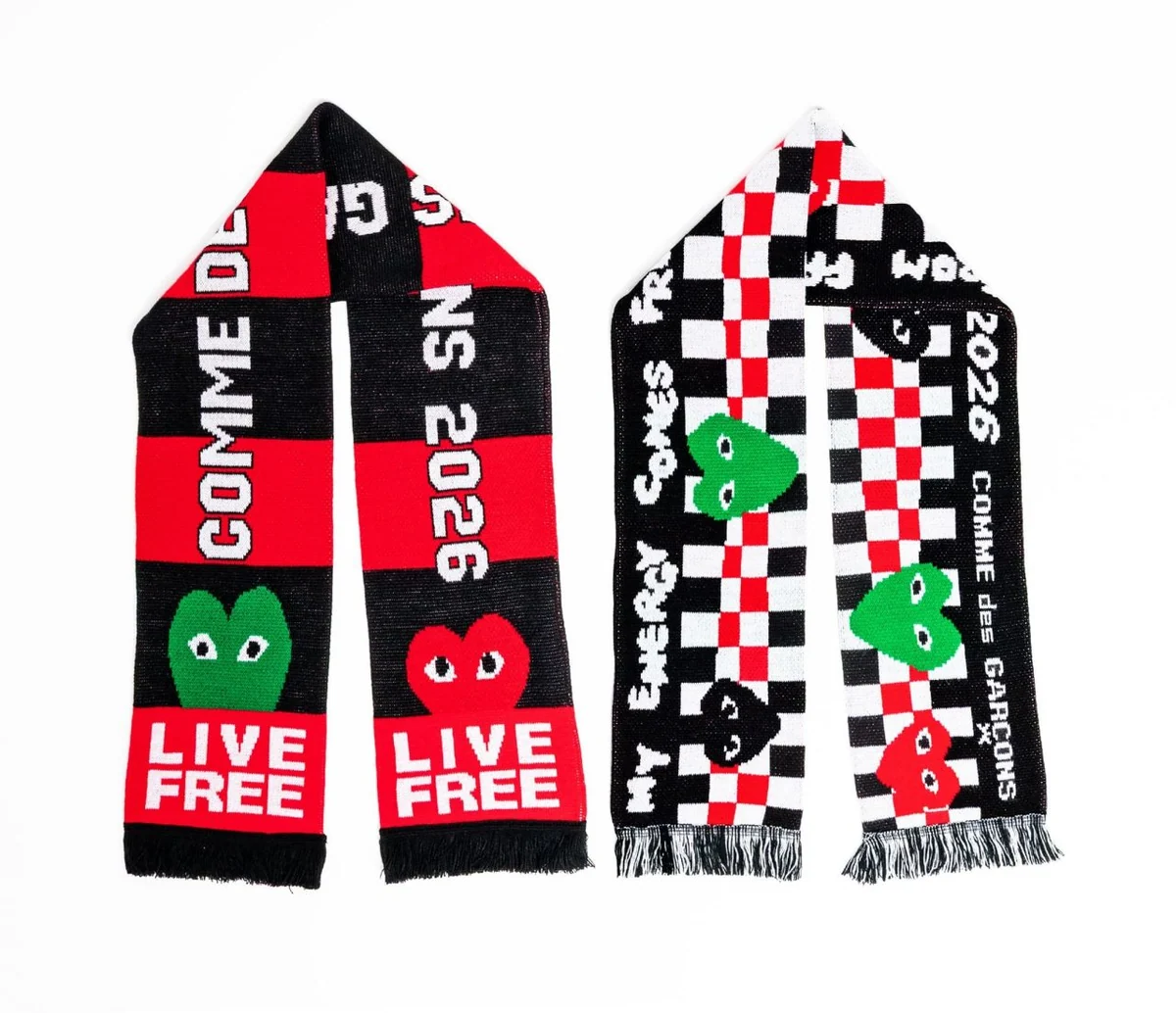 左：マフラー（ボーダー） 8,800円　右：マフラー（チェッカーフラッグ） 8,800円