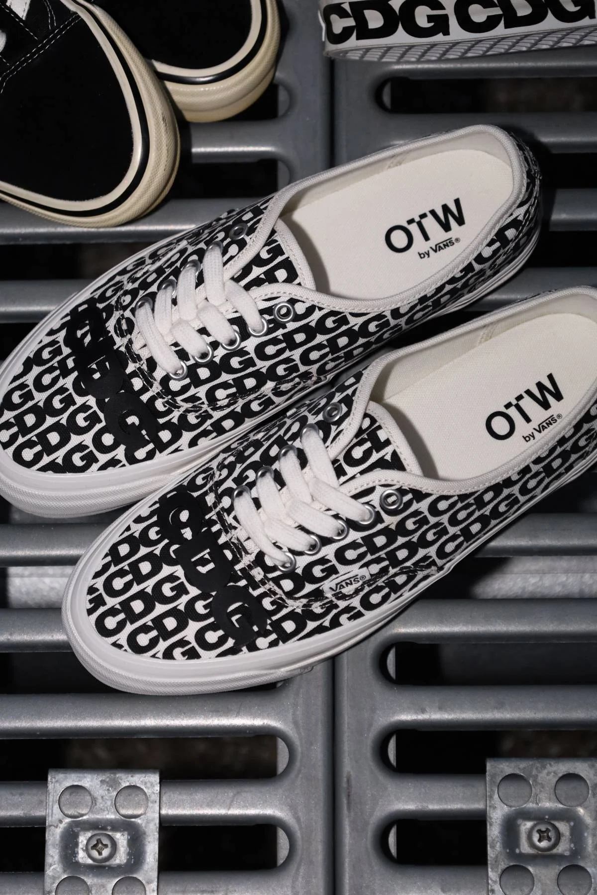 OTW by Vansとの「AUTHENTIC」のインソール