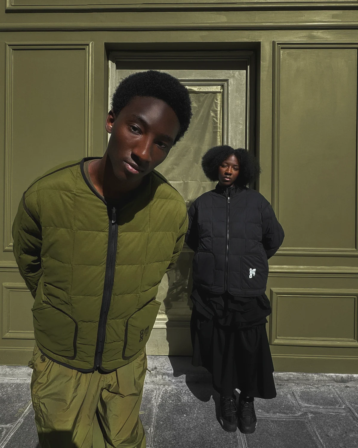 CDG × THE NORTH FACEのビジュアル（ライナージャケットのモデル2人）