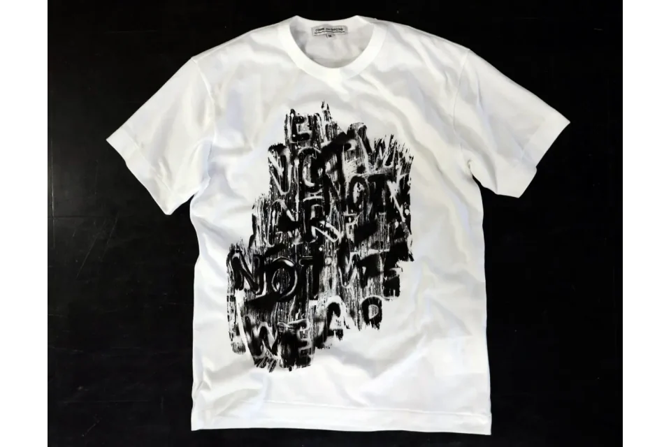 Tシャツ。